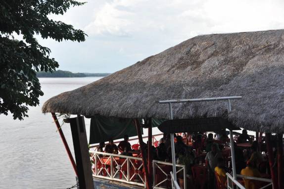 O Restaurante Flutuante, em Teresina - PI